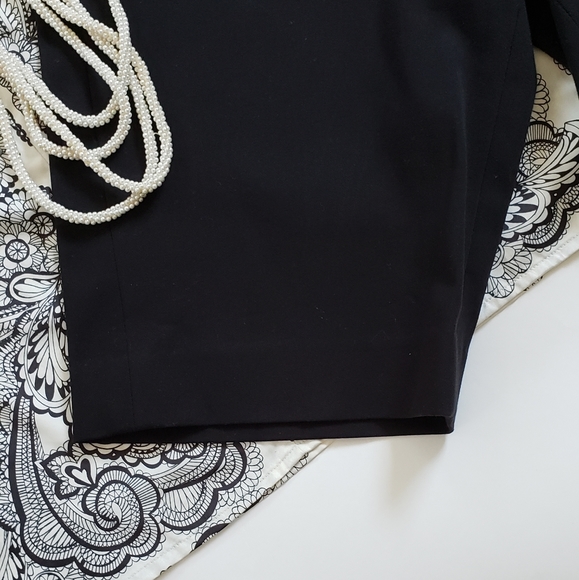 GAP Bermuda Stretch Shorts - Picture 5 of 11